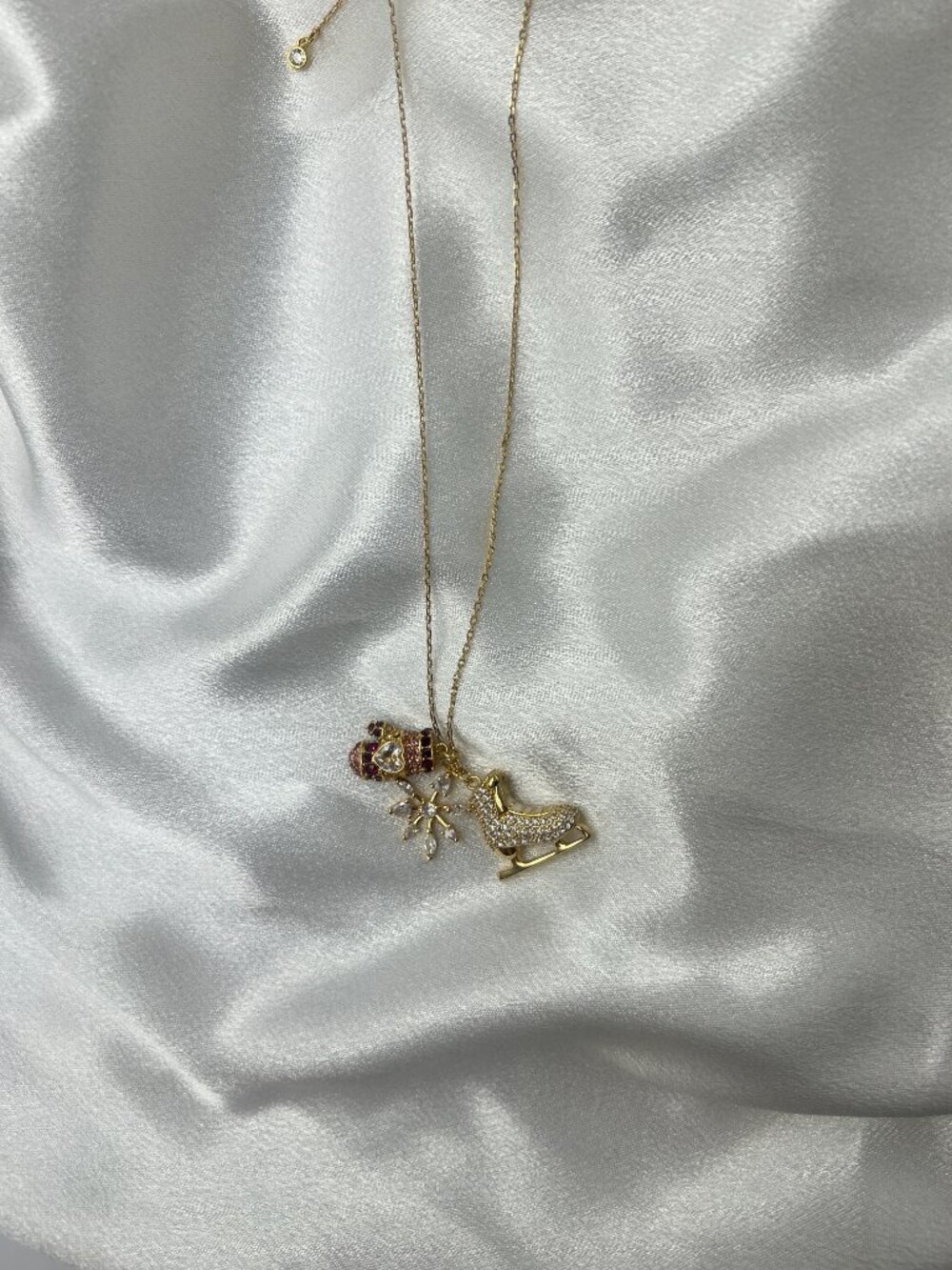 Gold Tone Ice Skate Snowflake Charm Necklace Crystal Winter Jewelry - Picture 3 of 4